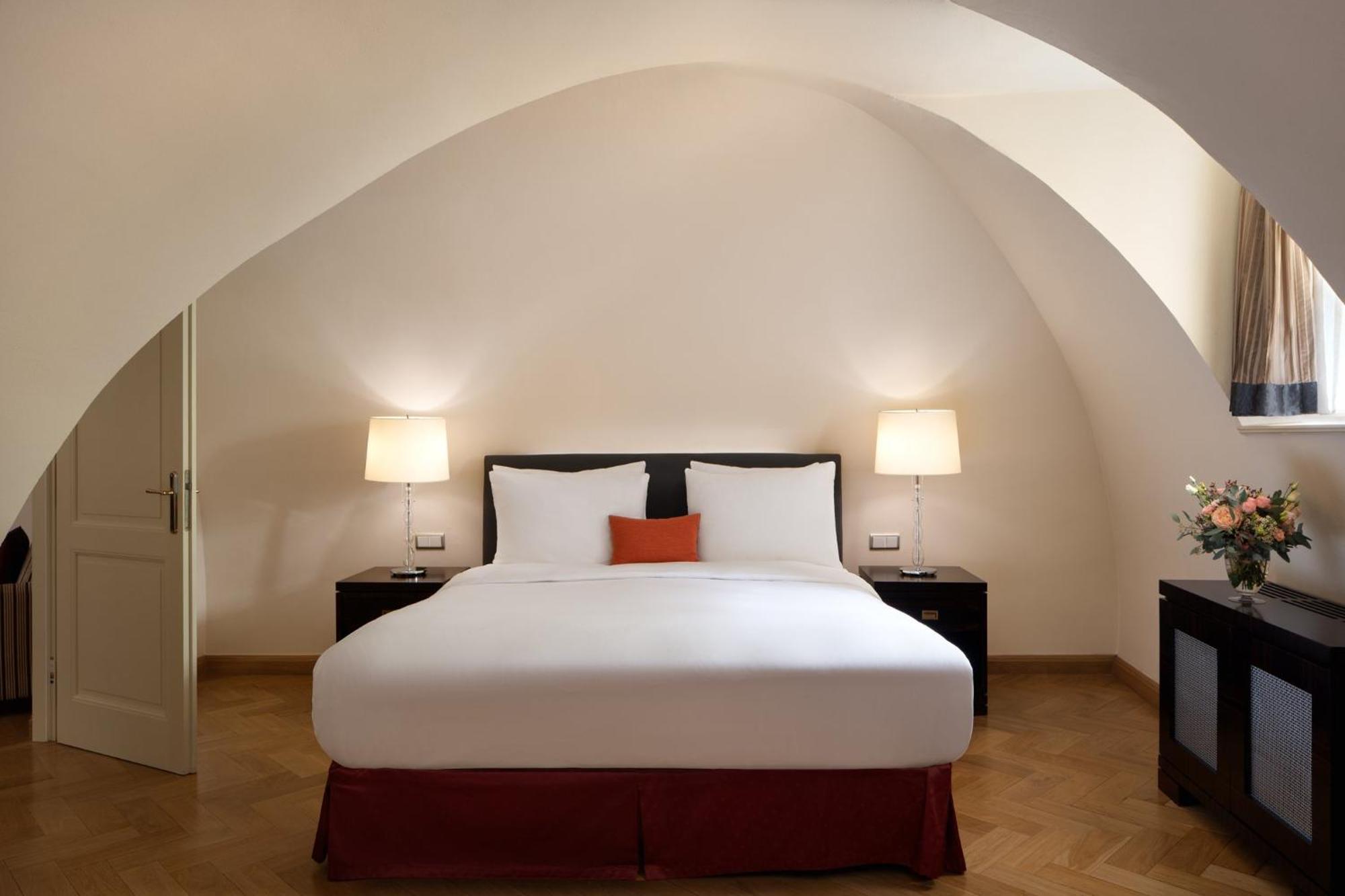 Mandarin Oriental, Prague Hotel Екстериор снимка